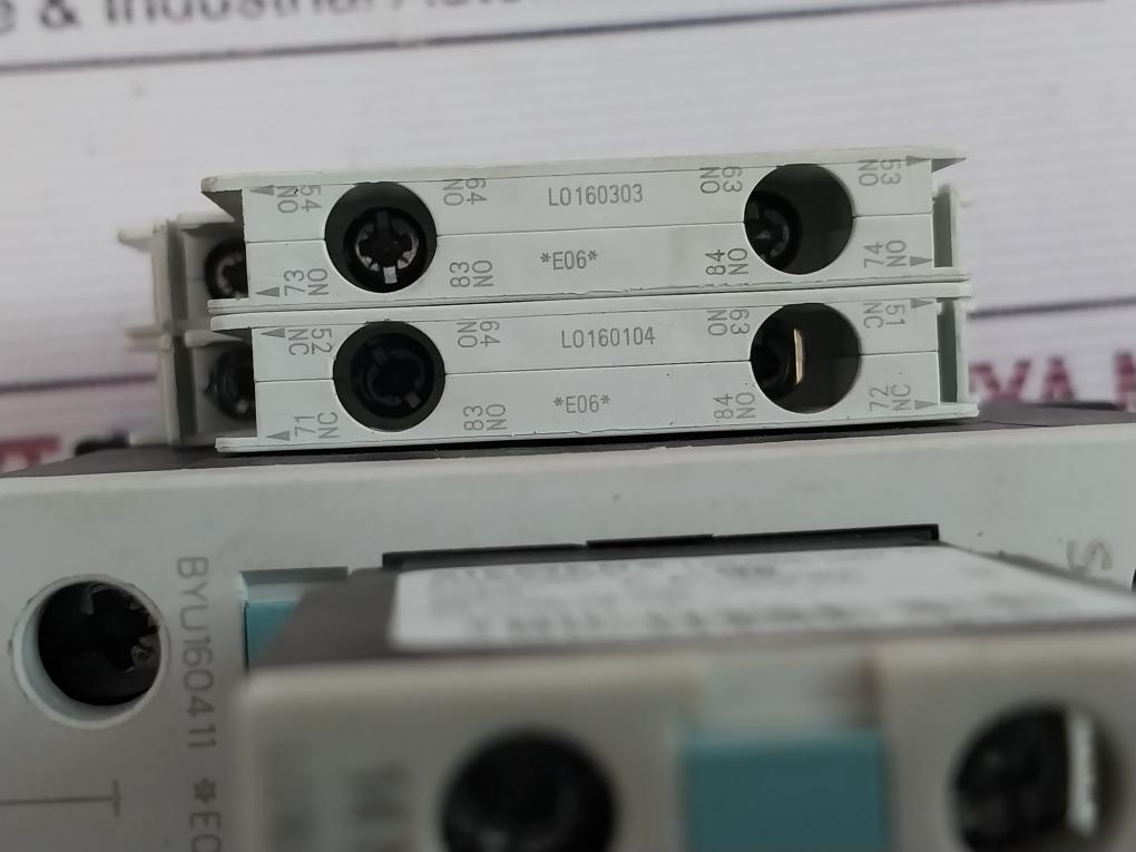 Siemens 3Rt1034-1An10 Power Contactor With Auxiliary Switch Block 3Rh1921-1Ha22