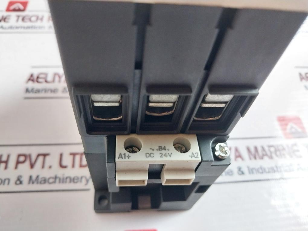 Siemens 3Rt1035-1Bb40 Contactor 10006-sp-e 276, 690V 60A