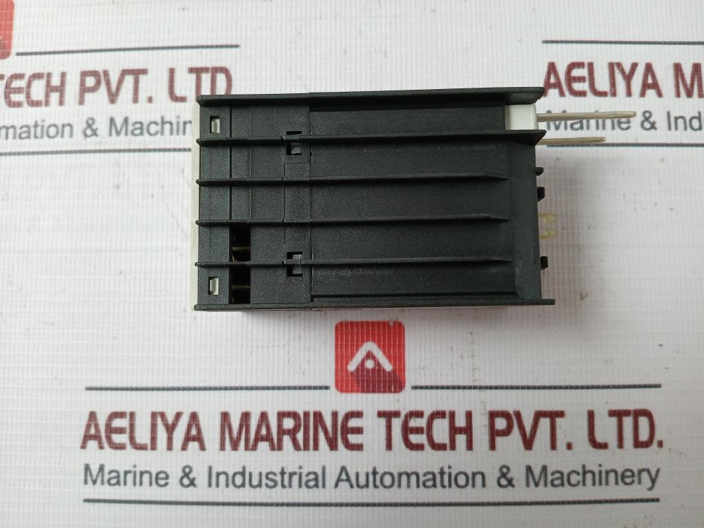 Siemens 3Rt1916-2Ed31 Solid-state Time-delay Relay Ac 200-240V Iec 255 Vde 0660