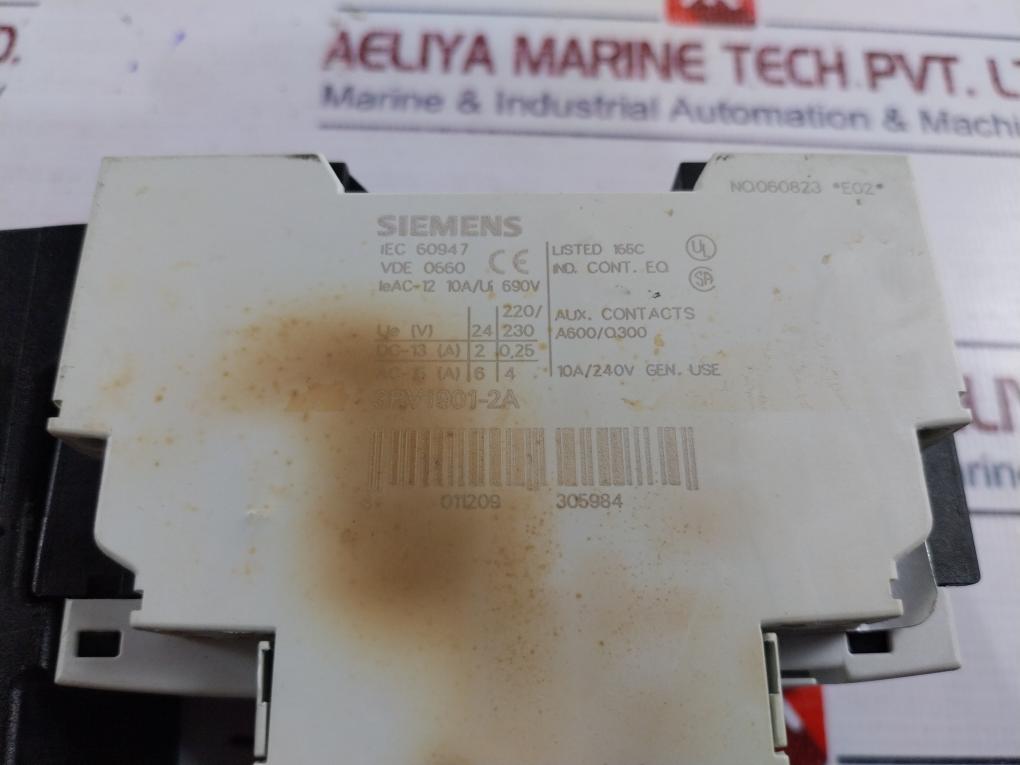 Siemens 3Rv1021-1Ba10 Circuit Breaker With 3Rv1901-2A Auxiliary Switch 260A 600V