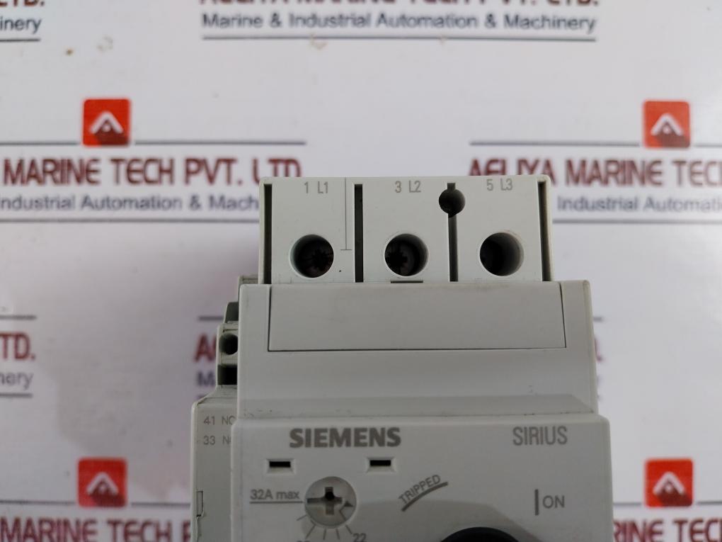 Siemens 3Rv1031-4Ea10 Circuit Breaker W/ Auxiliary Switch 3Rv1901-2A 50/60Hz