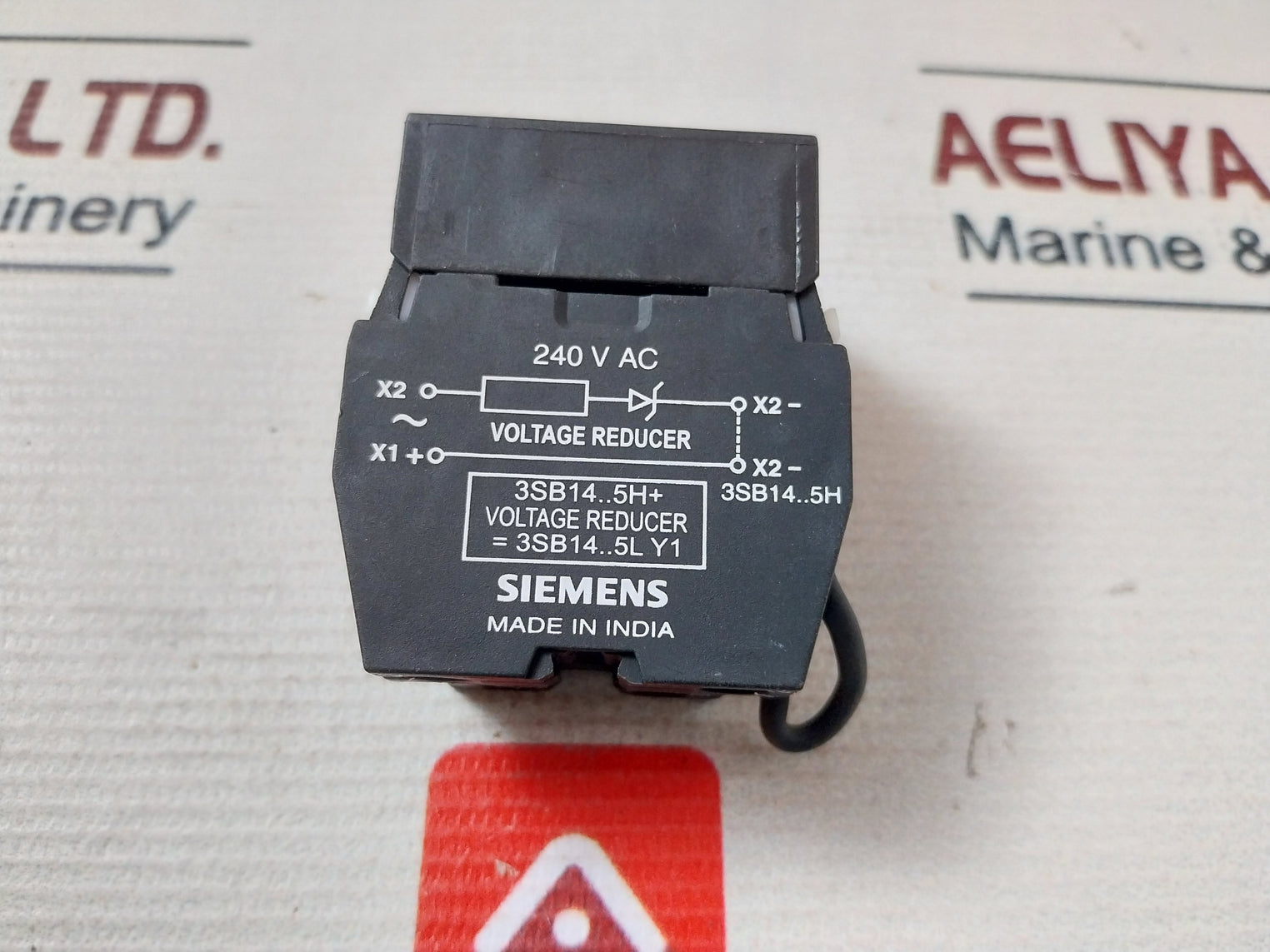 Siemens 3Sb14 01-5L Y1 Lamp Holder + Voltage Reducer 240V Ac