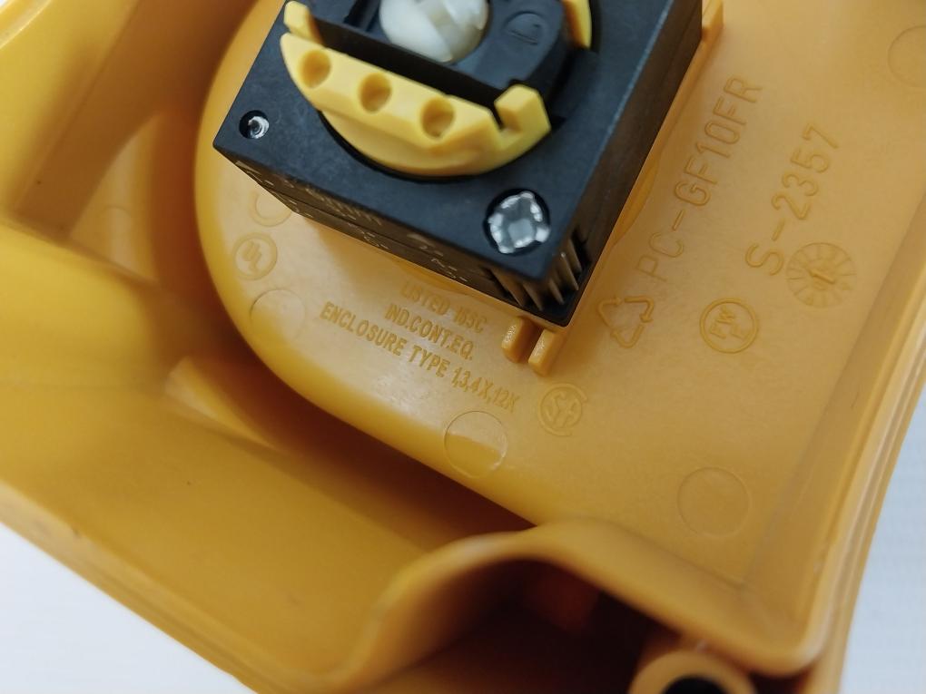 Siemens 3Sb3 801-0Df3 Enclosure For Command Device 3-6Mm 1-4Mm S 2357