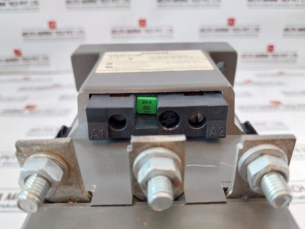 Siemens 3TB48 17-0B Contactor 3 Pole Breaking 600V AC