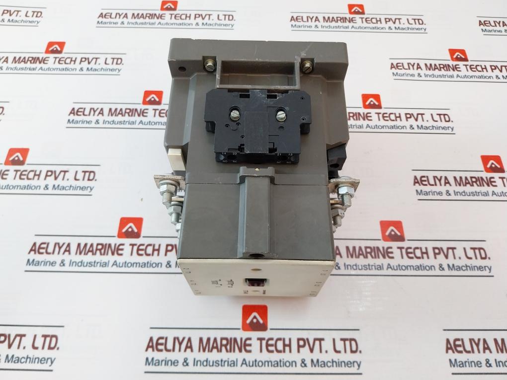 Siemens 3TB48 17-0B Contactor 3 Pole Breaking 600V AC