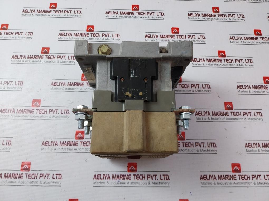 Siemens 3Tb54 17-0A 3 Pole Breaking Contactor 220V 60Hz