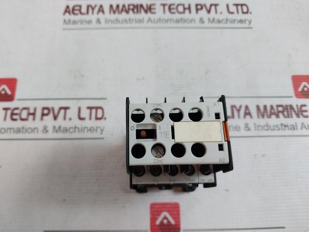 Siemens 3Tf2010-0Ak6 Contactor With Auxiliary Switch Block 600V Ac 3Tx4401-1A