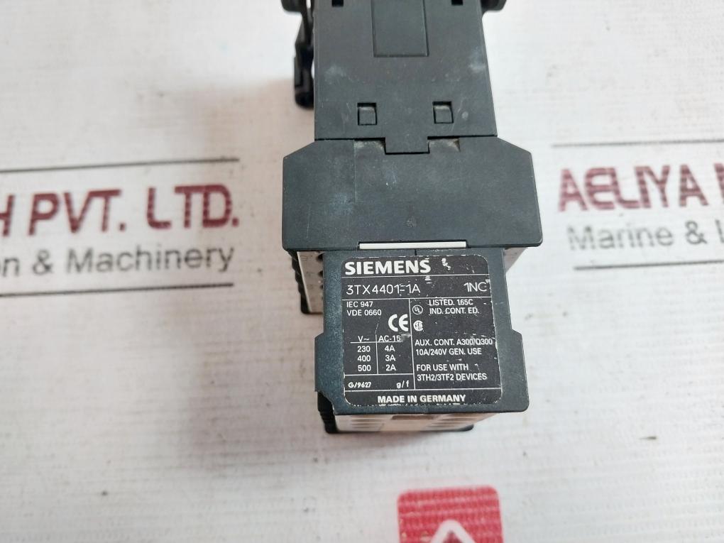 Siemens 3Tf2010-0Ak6 Contactor With Auxiliary Switch Block 600V Ac 3Tx4401-1A