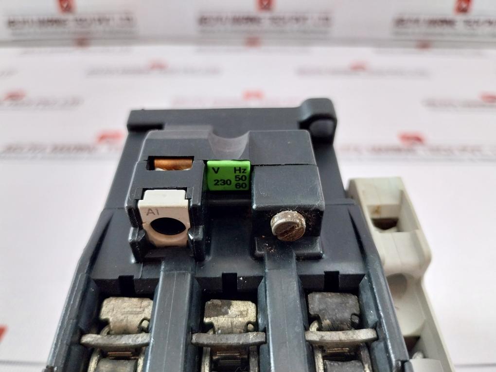 Siemens 3Tf4522-0A Auxiliary Contact 230V 50/60 Hz Iec 947/Vde 0660 55A 600V Ac