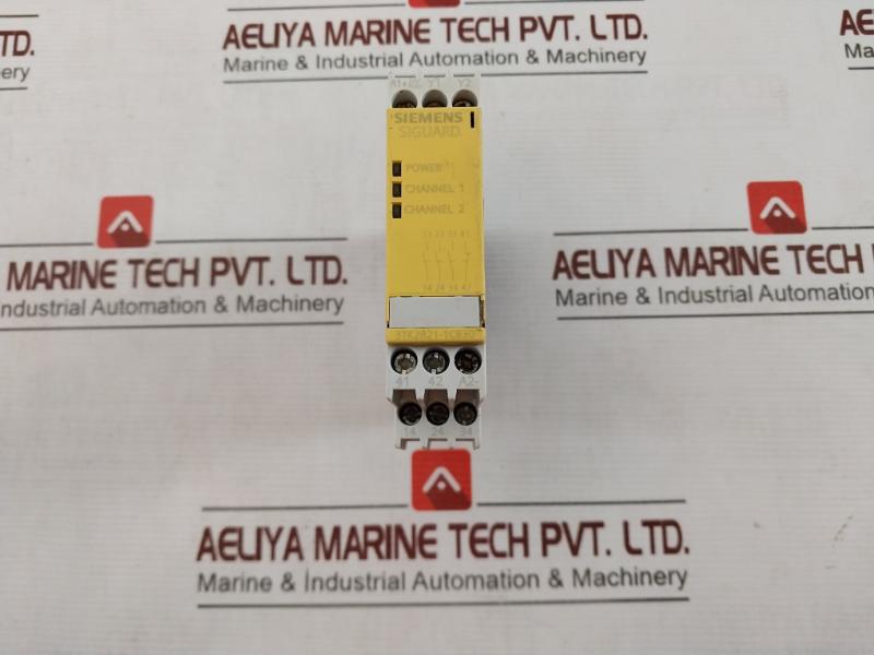 Siemens 3Tk2821-1Cb30 Sirius Safety Relay With Enabling Circuit 300V