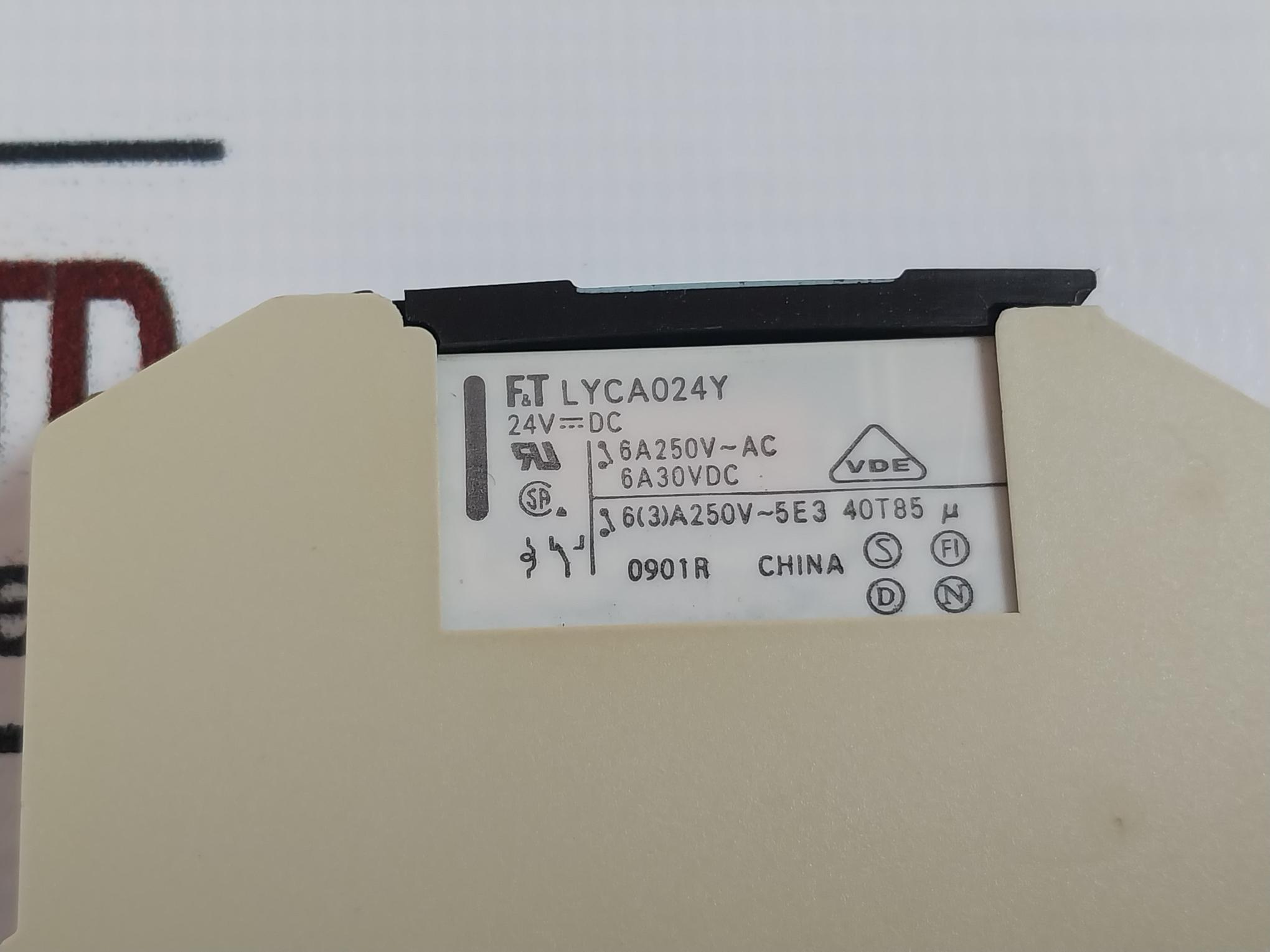 Siemens 3Tx7014-1Am00 Interface + Plug-in Relay 6A 30Vdc