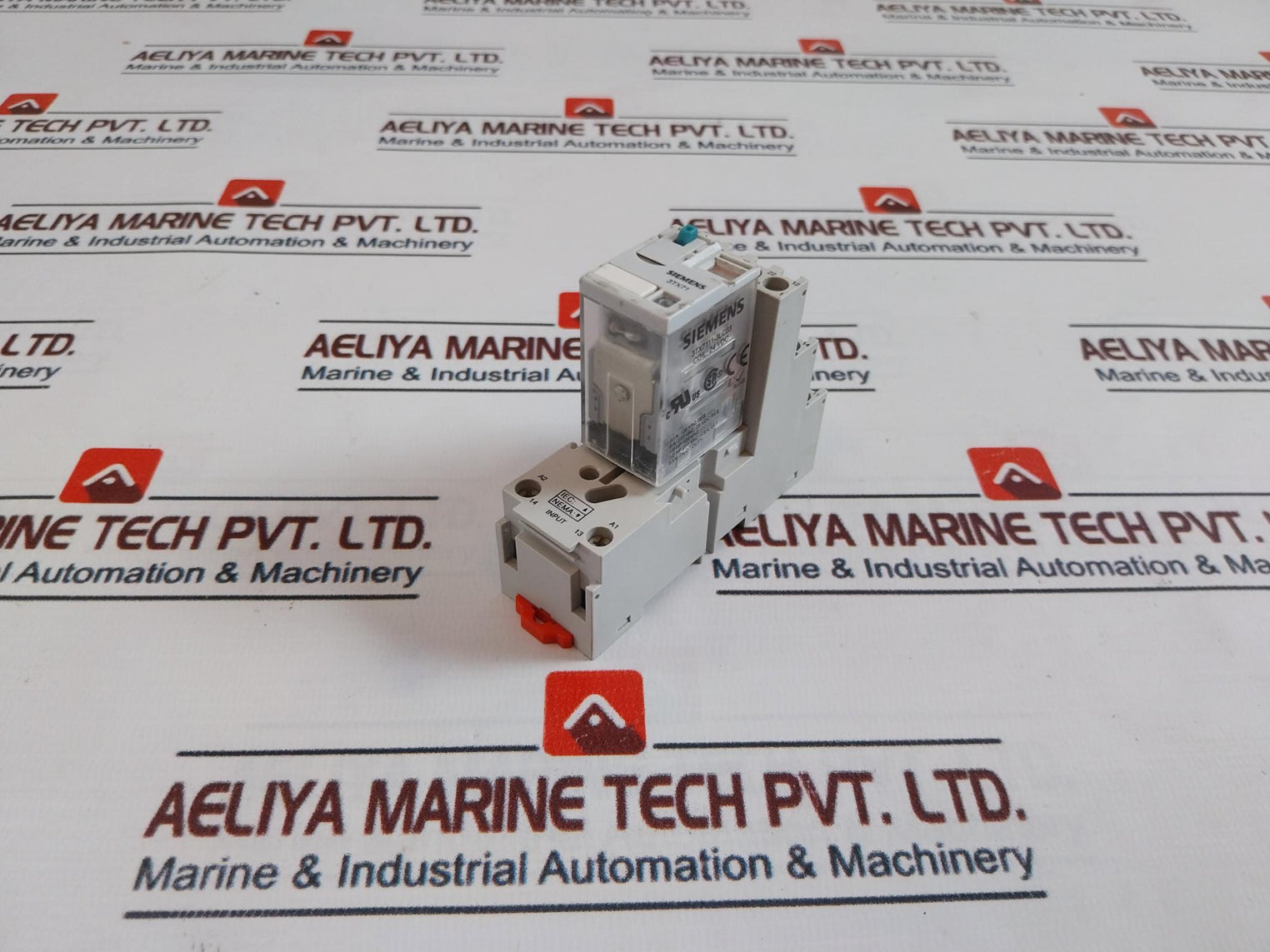 Siemens 3Tx7144-4E5 Relay With Socket Base 10A, 300V