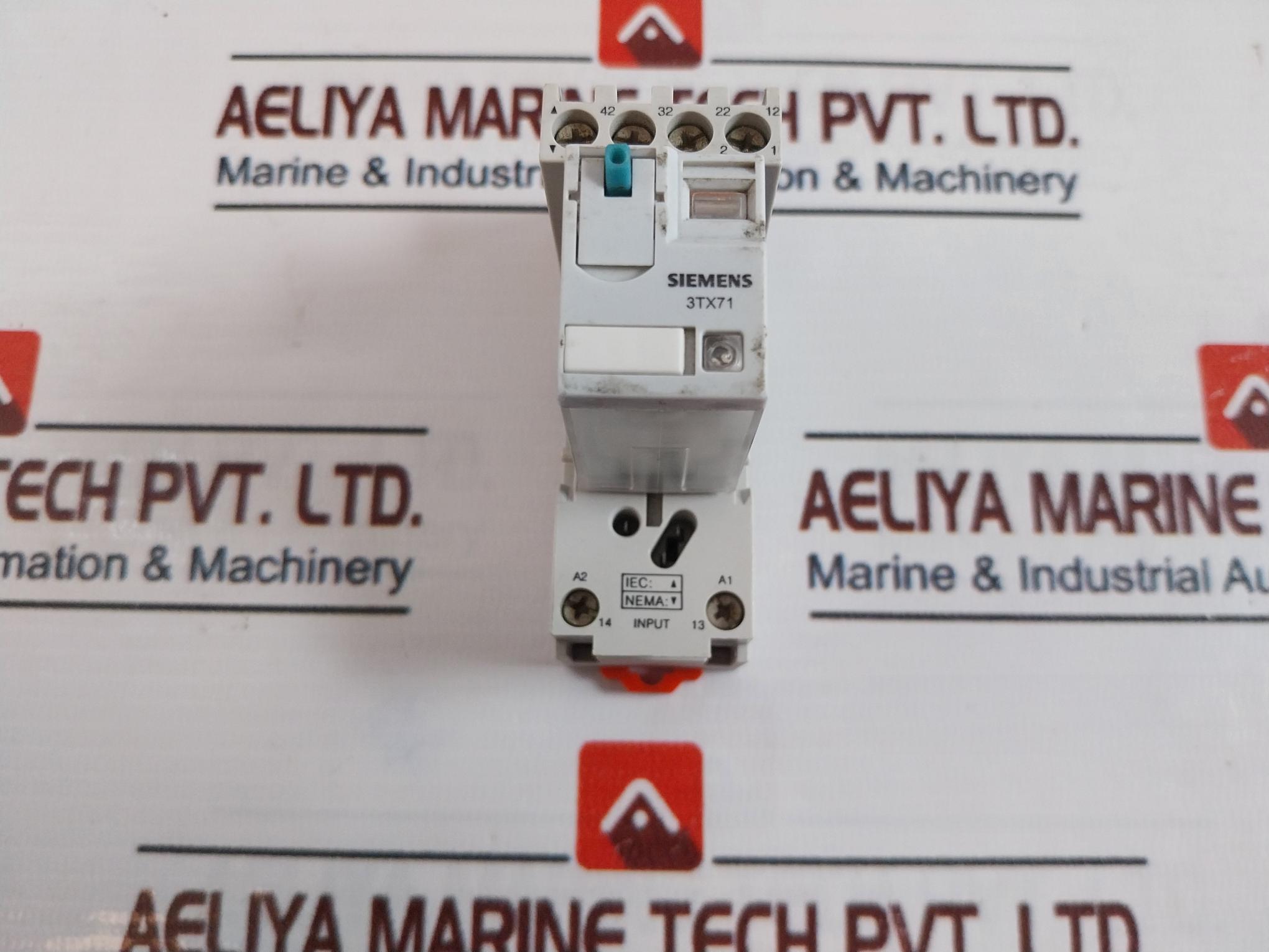 Siemens 3Tx7144-4E5 Relay With Socket Base 10A, 300V