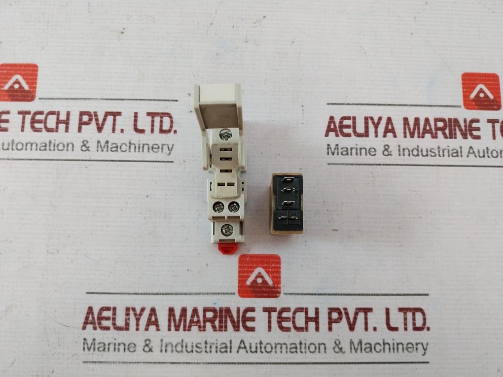 Siemens 3Tx7144-ie7 Relay Socket With Base 220-250Vac 15A 300V 0750Z 97899