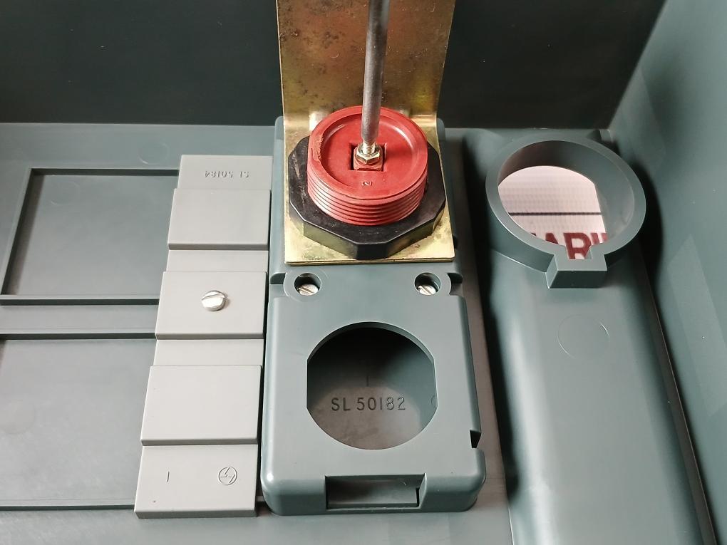 Siemens 3Wb1561 0Jb05 0Aa1 Panel Cover 2000A 50/60Hz 55 Ka Cat. B