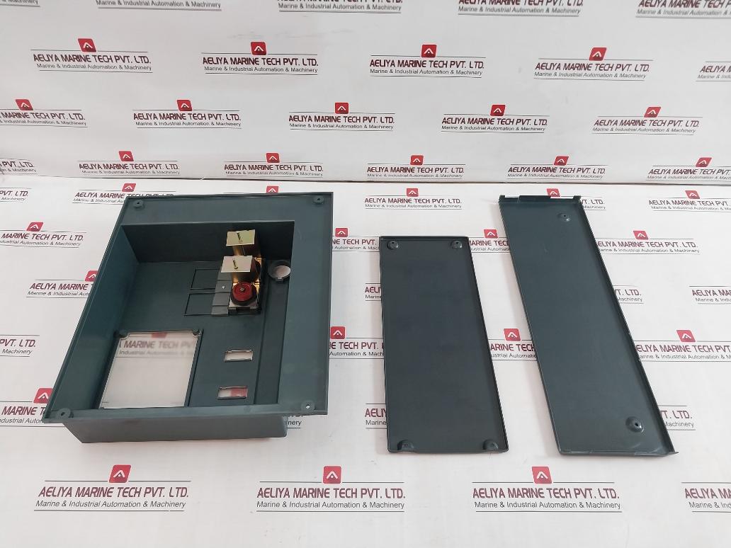Siemens 3Wb1671 0Kb58 0Aj1 Panel Cover Iec 947-2 50/60Hz 2500A