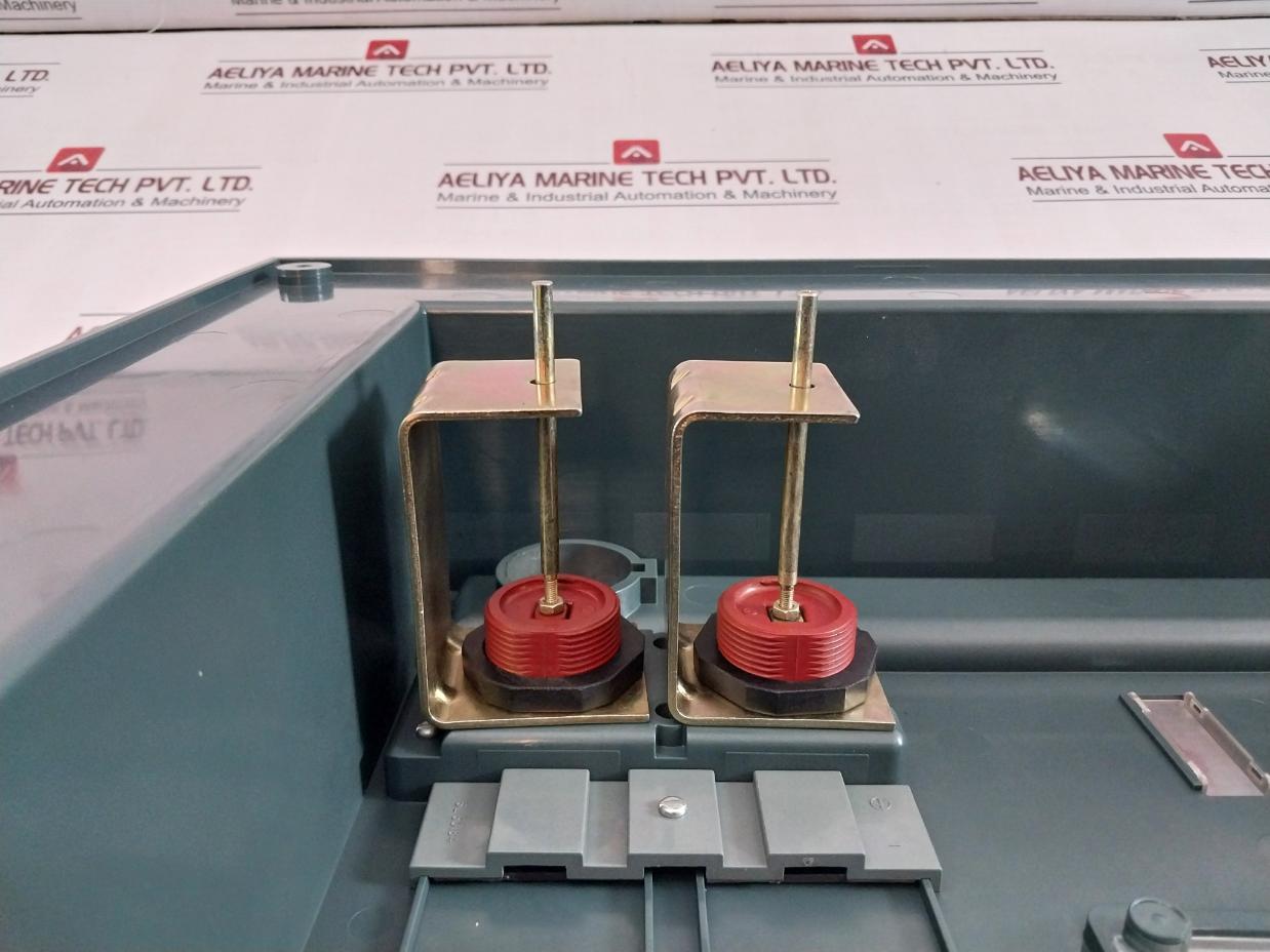 Siemens 3Wb1671 0Kb58 0Aj1 Panel Cover Iec 947-2 50/60Hz 2500A