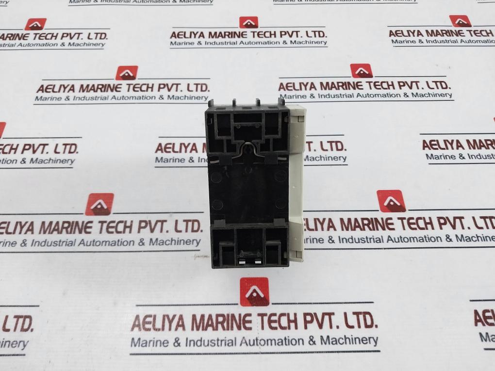 Siemens 3RV1021-1GA10 Circuit Breaker W/ 3RV1901-2A Aux Contact Switch 50/60Hz