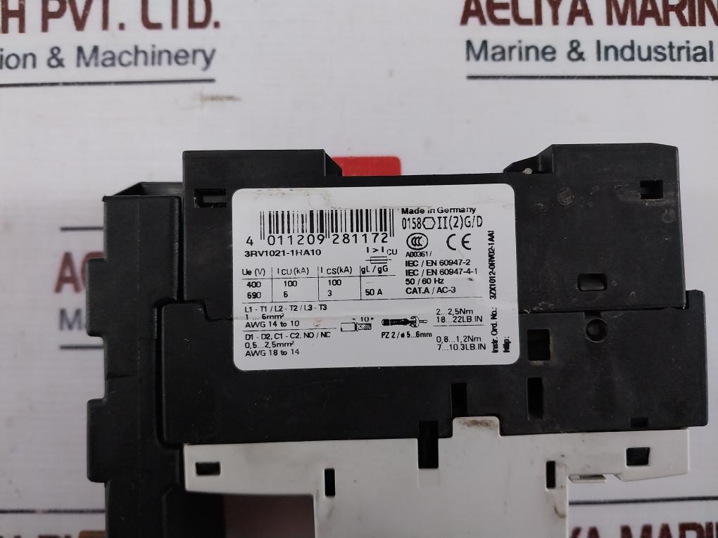 Siemens 3rv1021-1ha10 Circuit Breaker 104a W/ 3rv1901-2a Aux Contact 50/60hz