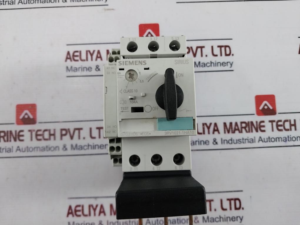 Siemens 3rv1021-1ha10 Circuit Breaker 104a W/ 3rv1901-2a Aux Contact 50/60hz