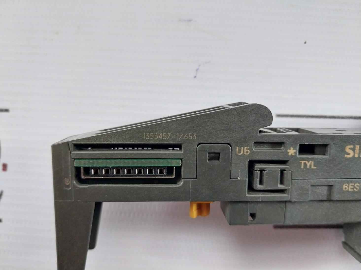 Siemens 6Es7 193-4Ca50-0Aa0 Terminal Module Tm-e15C26-a1