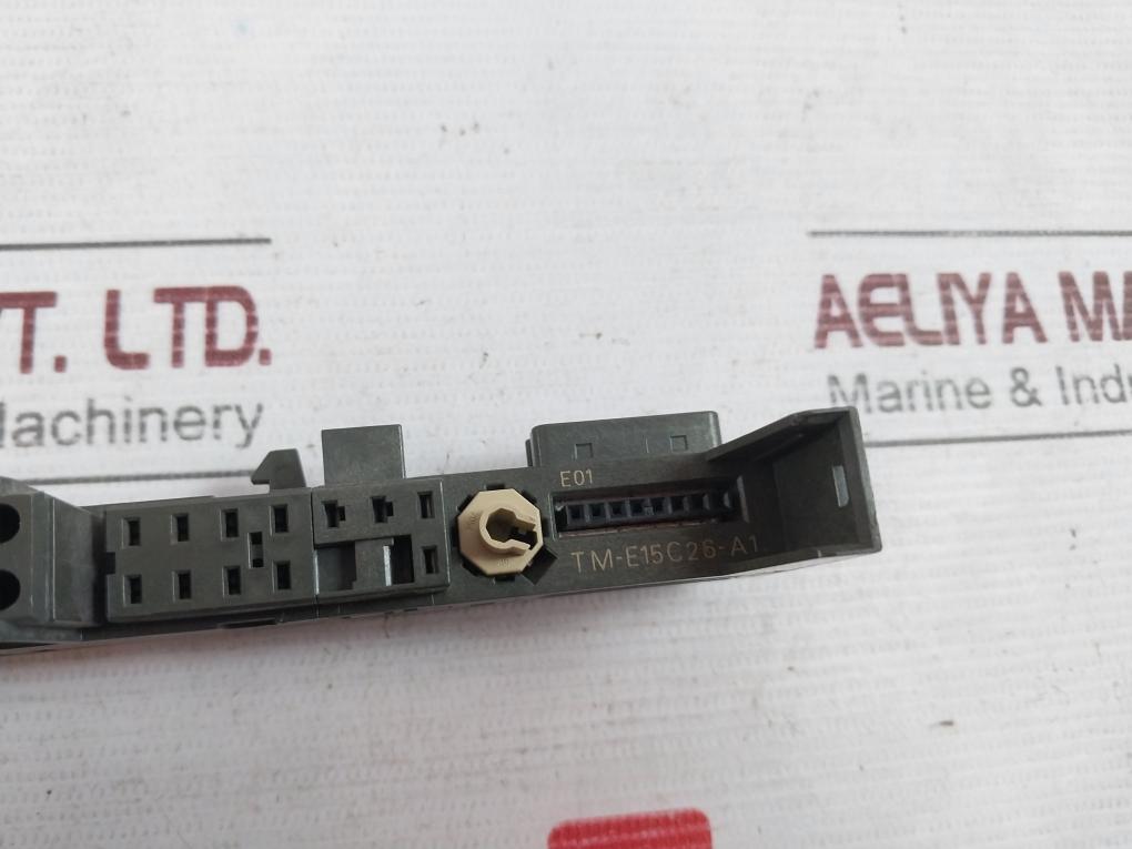 Siemens 6Es7 193-4Ca50-0Aa0 Universal Terminal Module V4 Tm-e15C26-a1