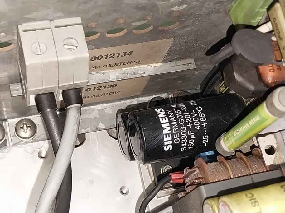 Siemens 6Se4220-1Ga20 Simovert P Inverter Drive Rev: B 3Ac 0-350V Dc530V 23A