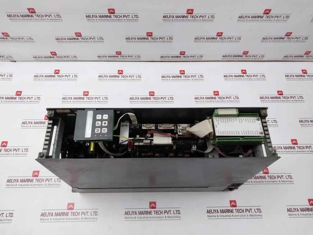 Siemens 6Se4220-1Ga20 Simovert P Inverter Drive Rev: B Dc530V 23A 3Ac 0-350V