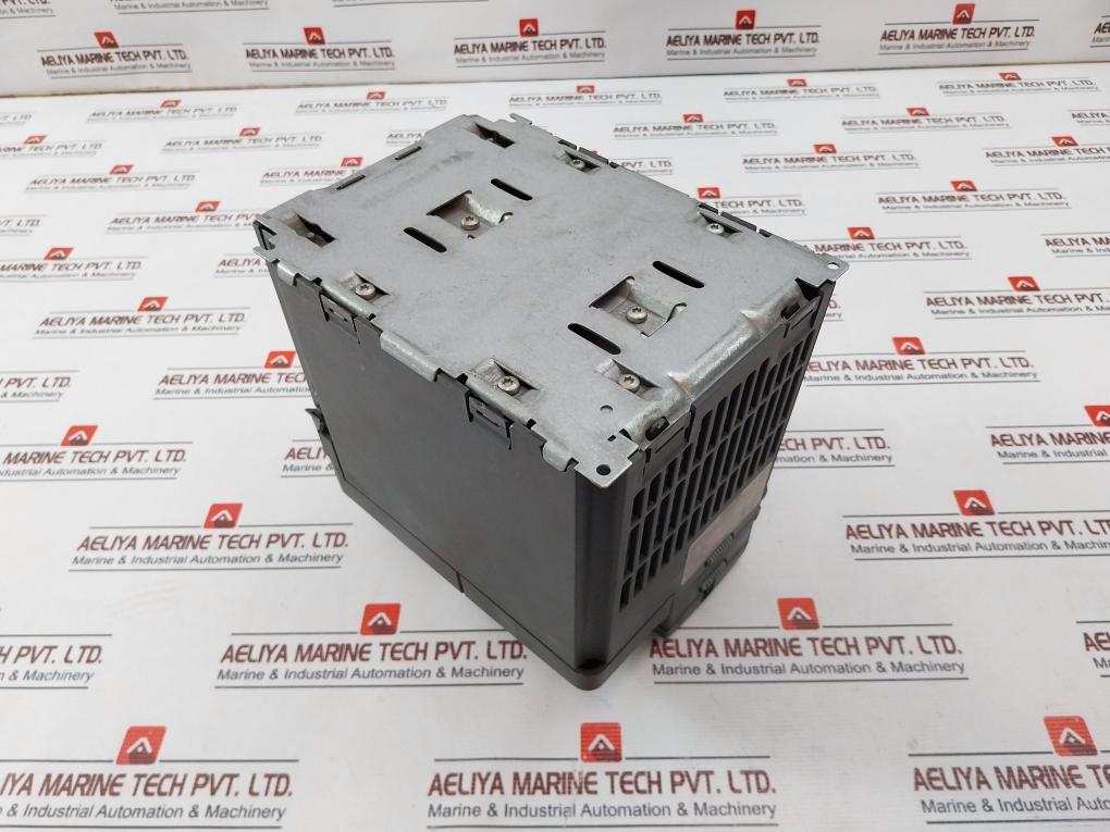 Siemens 6Se6420-2Ad24-0Ba1 Inverter Drive 380-480V 13.6A 47-63Hz