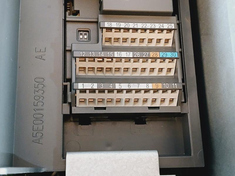 Siemens 6Se6440-2Ud35-5Fa1 Micromaster 440 Frequency Converter V2.11 55 Kw Ip20