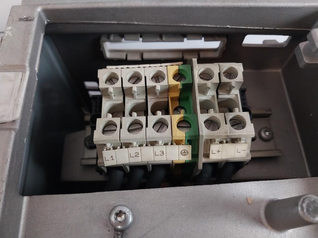 Siemens 6Se7023-4Ec61-z G91 Simovert Masterdrive Vc Converter Compact Unit