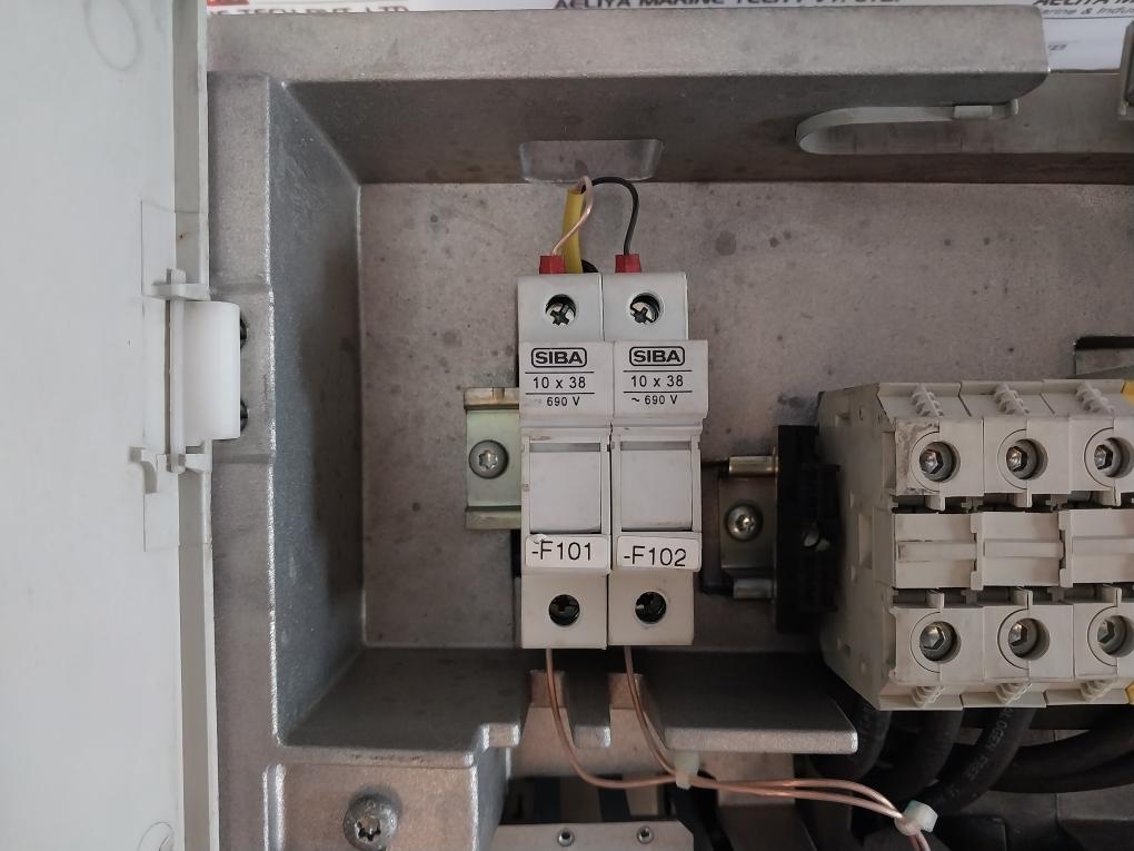 Siemens 6Se7024-7Ed61-z Simovert Masterdrives Vc Converter Compact Unit