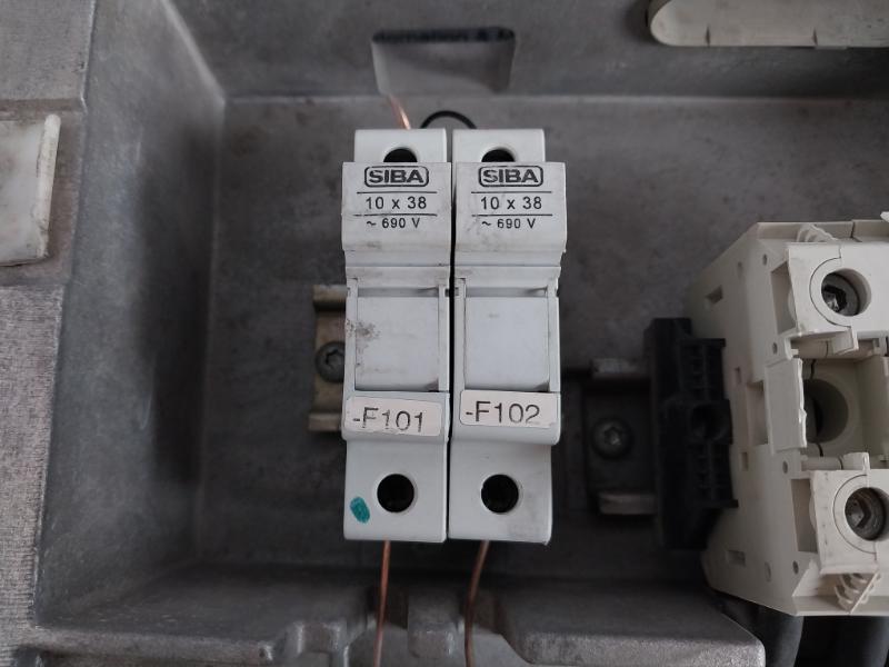 Siemens 6se7024-7ed61 Simovert Masterdrives Vc Converter Compact Unit 380-480v