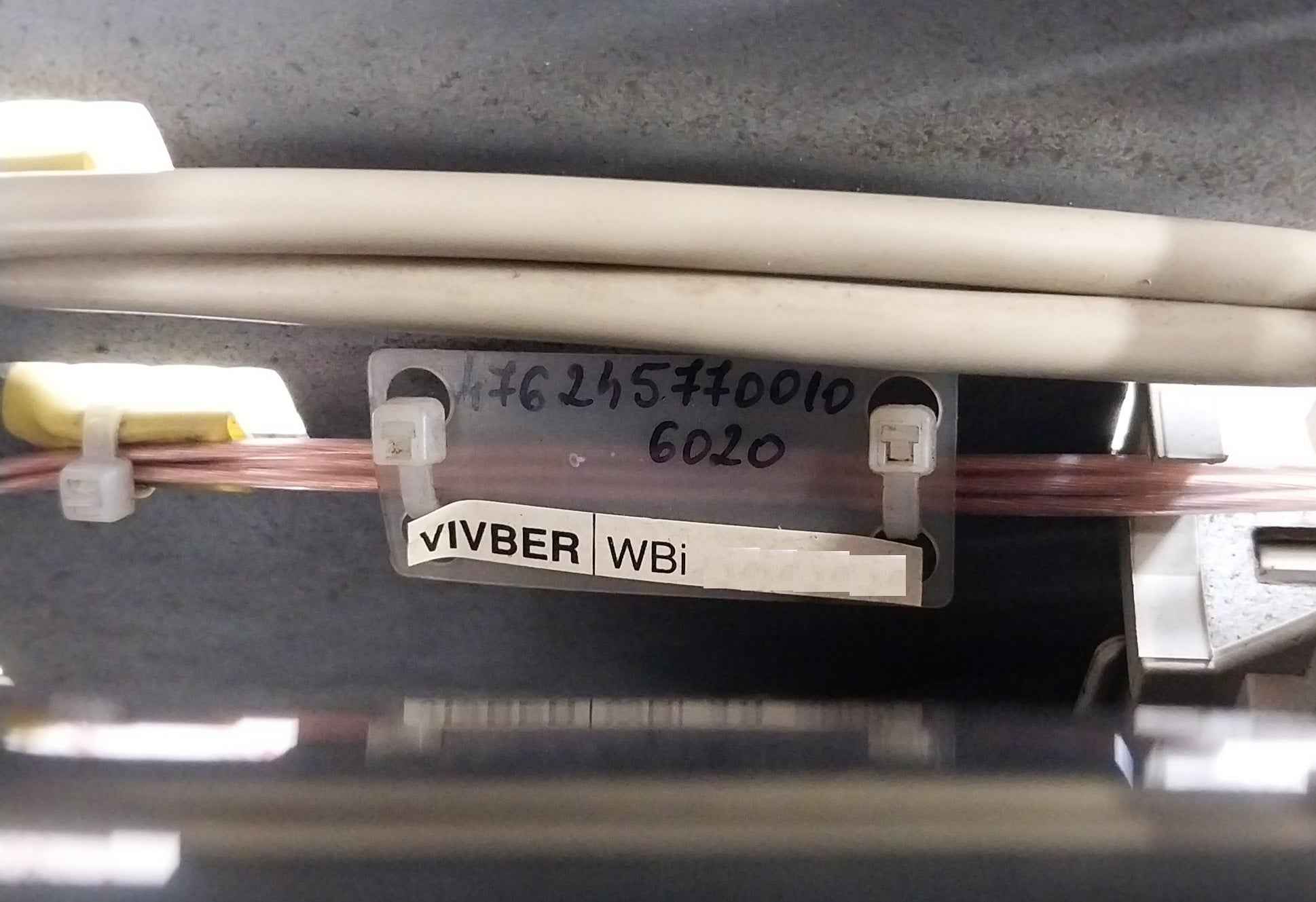 Siemens 6Se7031-8Tf60-z Simovert Vc Dc Inverter Drive Dc510-650V 221.0A 0-500Hz