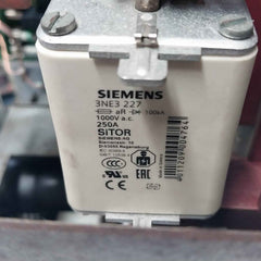 Siemens 6Se7031-8Tf60-z Simovert Vc Dc Inverter Drive Dc510-650V 221.0A 100Ka