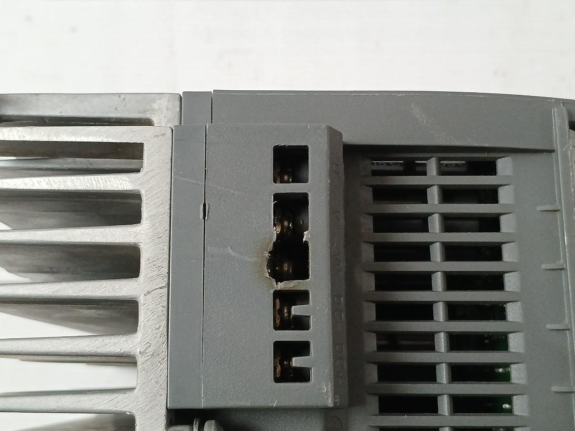 Siemens 6Sl3210-5Bb15-5Bv1 Frequency Converter Ac200-240V 0.55Kw