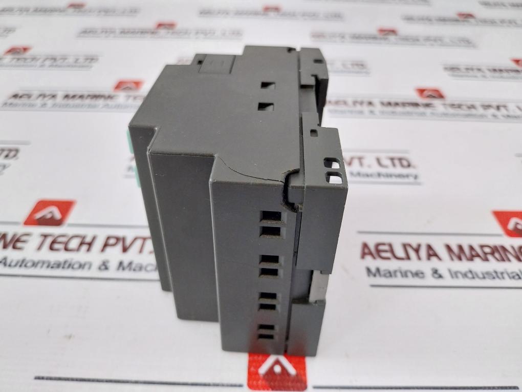 Siemens 6ED1 052-1MD00-0BA6 Logo! Programmable Logic Controller 240VAC