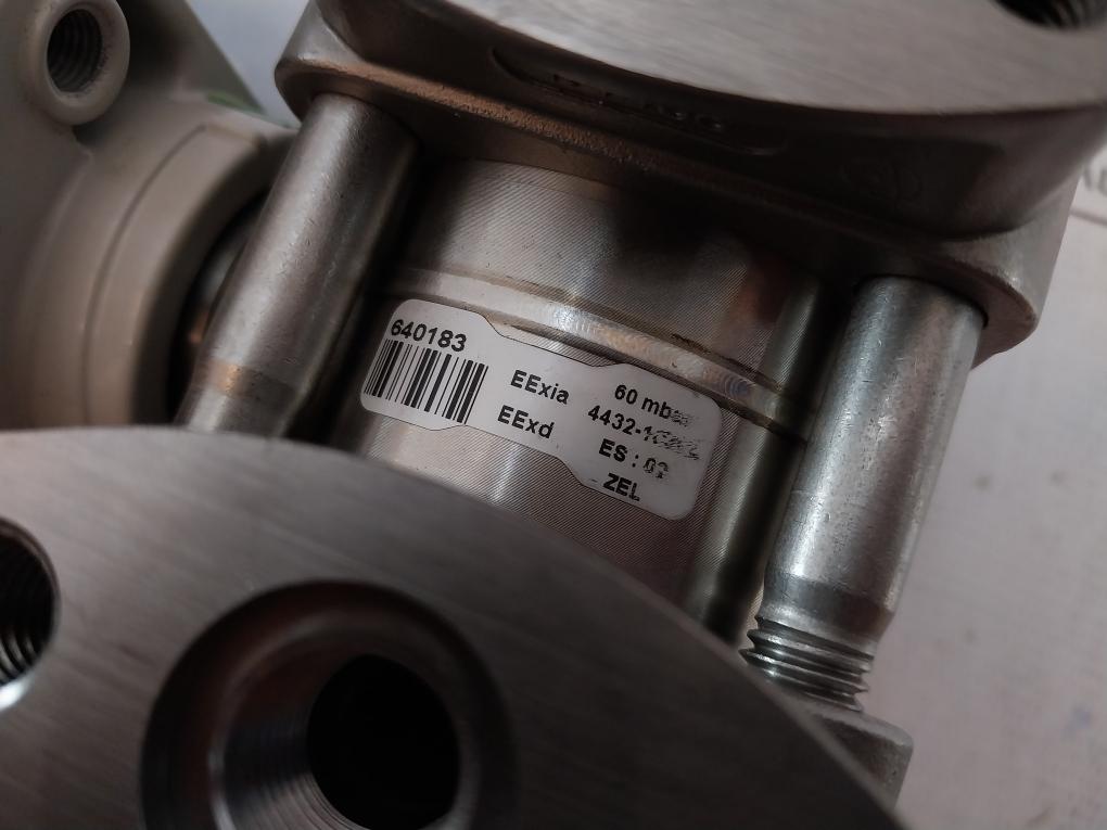 Siemens 7Mf4433-1Ca02-2Nc1 Differential Pressure Transmitter 4-20Ma 30V 100Ma 0.