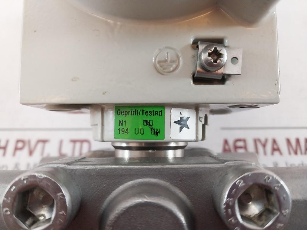 Siemens 7Mf4433-1Ca02-2Nc1 Differential Pressure Transmitter 4-20Ma 30V 100Ma 0.