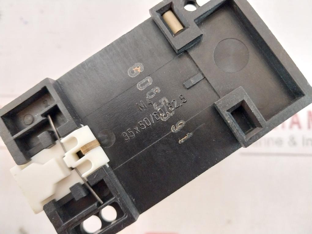 Siemens 7Pu2040-2An20 Time Delay Relay 220-240V 50/60Hz 60S 0.1A 220V