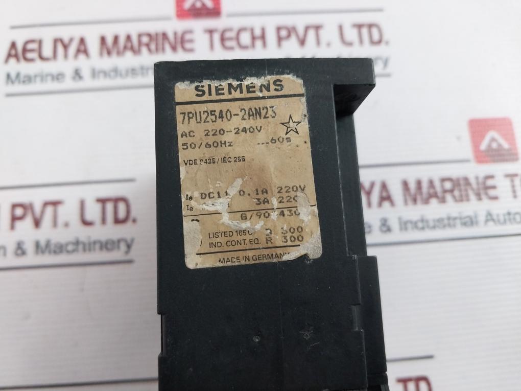 Siemens 7Pu2540-2An23 Timer Relay 50/60Hz