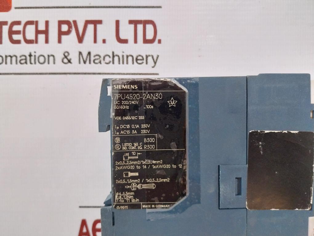 Siemens 7Pu4520-2An30 Timing Relay 50/60Hz 100S Ie Ac15 3A 230V Vde 0435/Iec 255