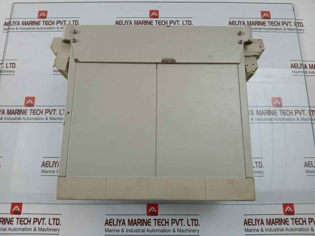 Siemens Comparison Protection Relay 7Ut5121-4Da00-0B/Jh 50,60 Hz