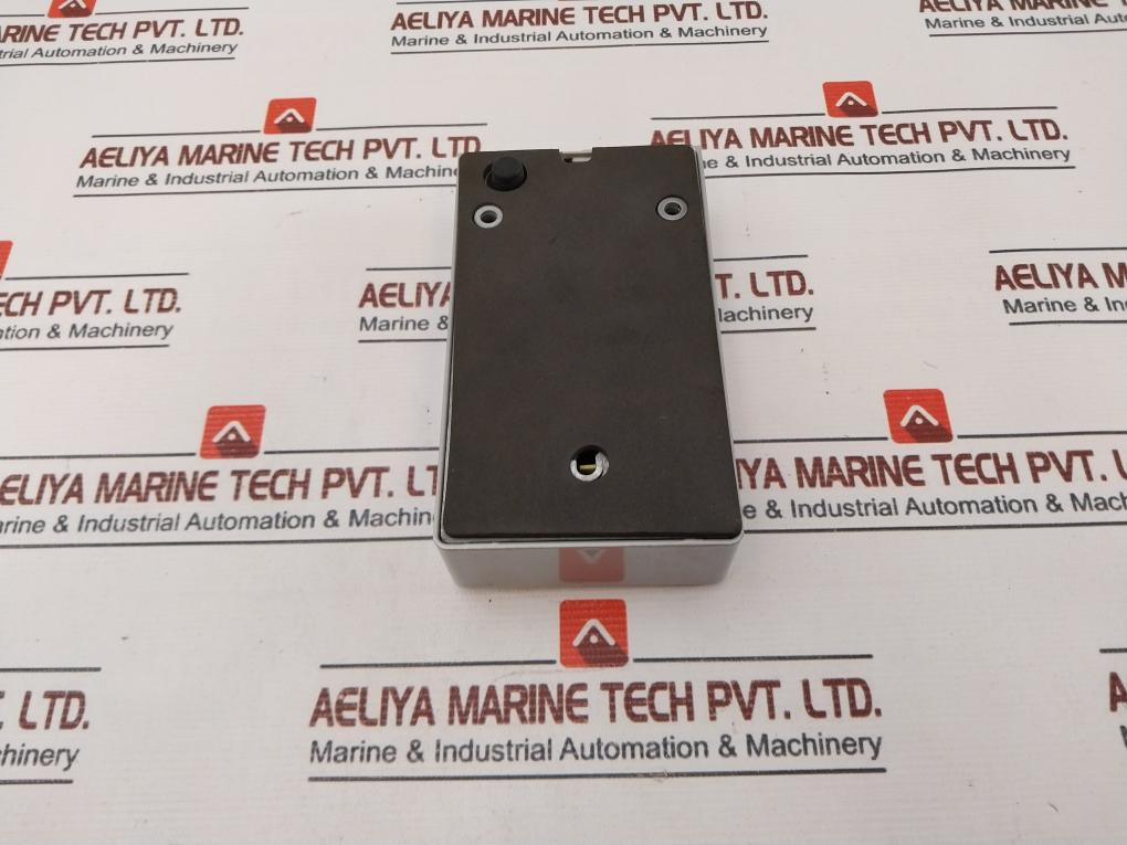 Siemens S24246-c3552-a1 Local Door Control K42, 12-24Vdc/Dc