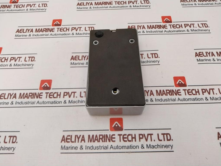 Siemens S24246-c3552-a1 Local Door Control K42, 12-24Vdc/Dc