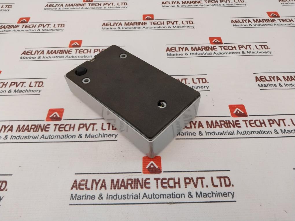 Siemens S24246-c3552-a1 Local Door Control K42, 12-24Vdc/Dc