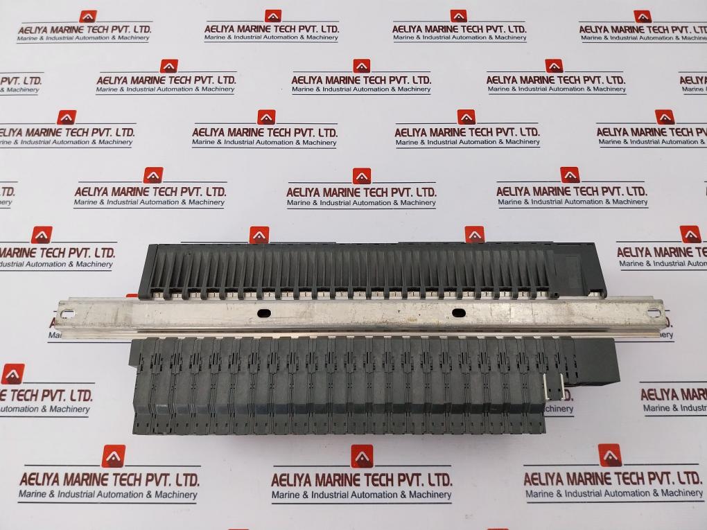 Siemens Simatic S7 6Es7 151-1Aa05-0Ab0/ 6Es7 138-4Ca01-0Aa0 Module Rack 24Vdc