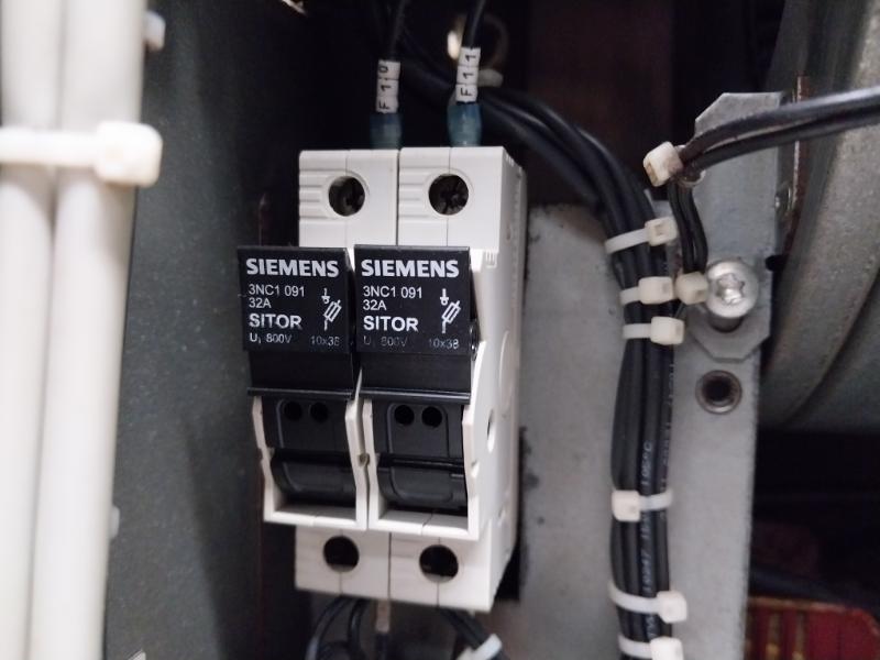 Siemens 1P 6Sl3310-1Te33-8Ab3 Sinamics Converter Power Module Ip10 380-480V 395A