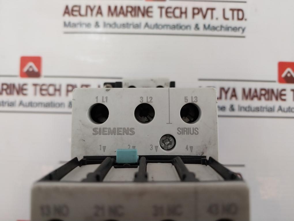Siemens Sirius 3Zx1012-0Rt03-1Aa1 Contactor With Auxiliary Switch 230V 50/60-hz