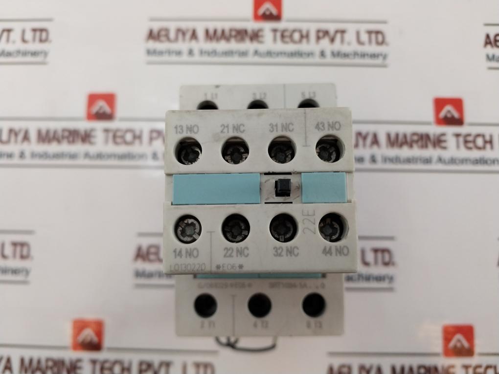 Siemens Sirius 3Zx1012-0Rt03-1Aa1 Contactor With Auxiliary Switch 230V 50/60-hz